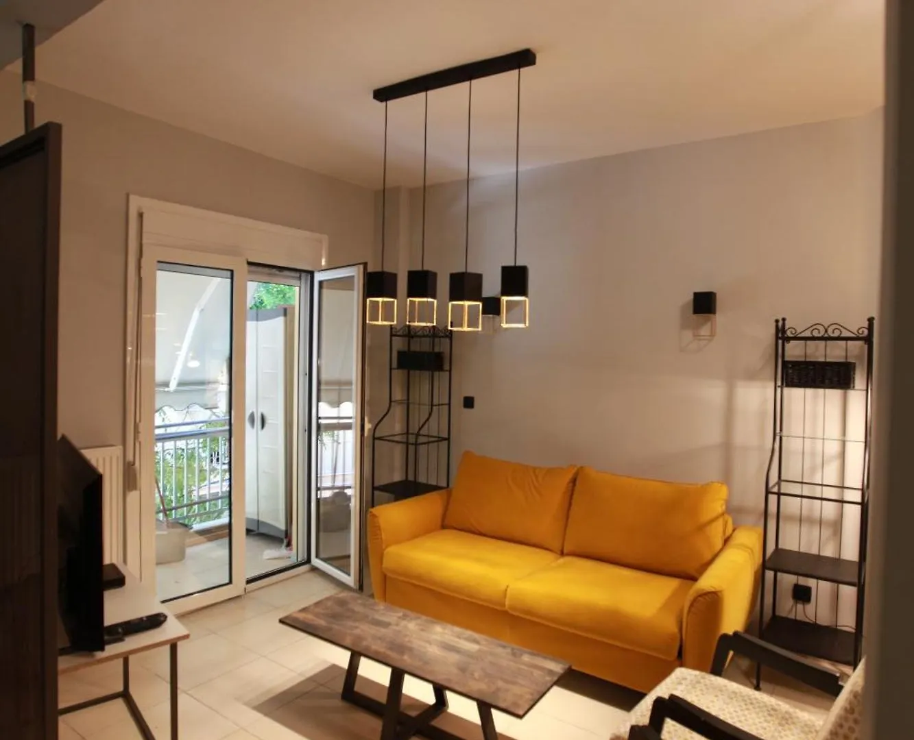 Apartment Yellow Black Magic Thessaloniki Greece